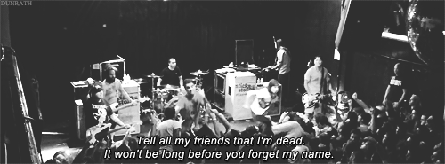 wrapped-in-the-covers-glamour-kills-tour