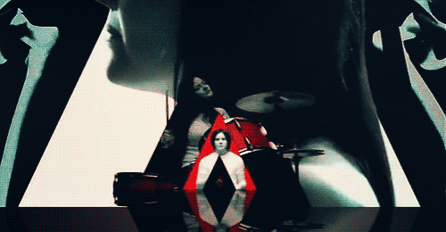 wrapped-in-the-covers-the-white-stripes-seven-nation-army